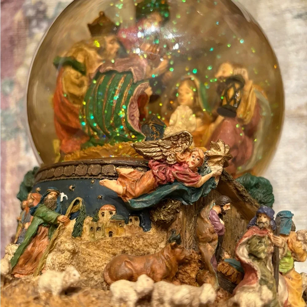 Large Nativity Scene Snow Globe - Picture 5 of 7